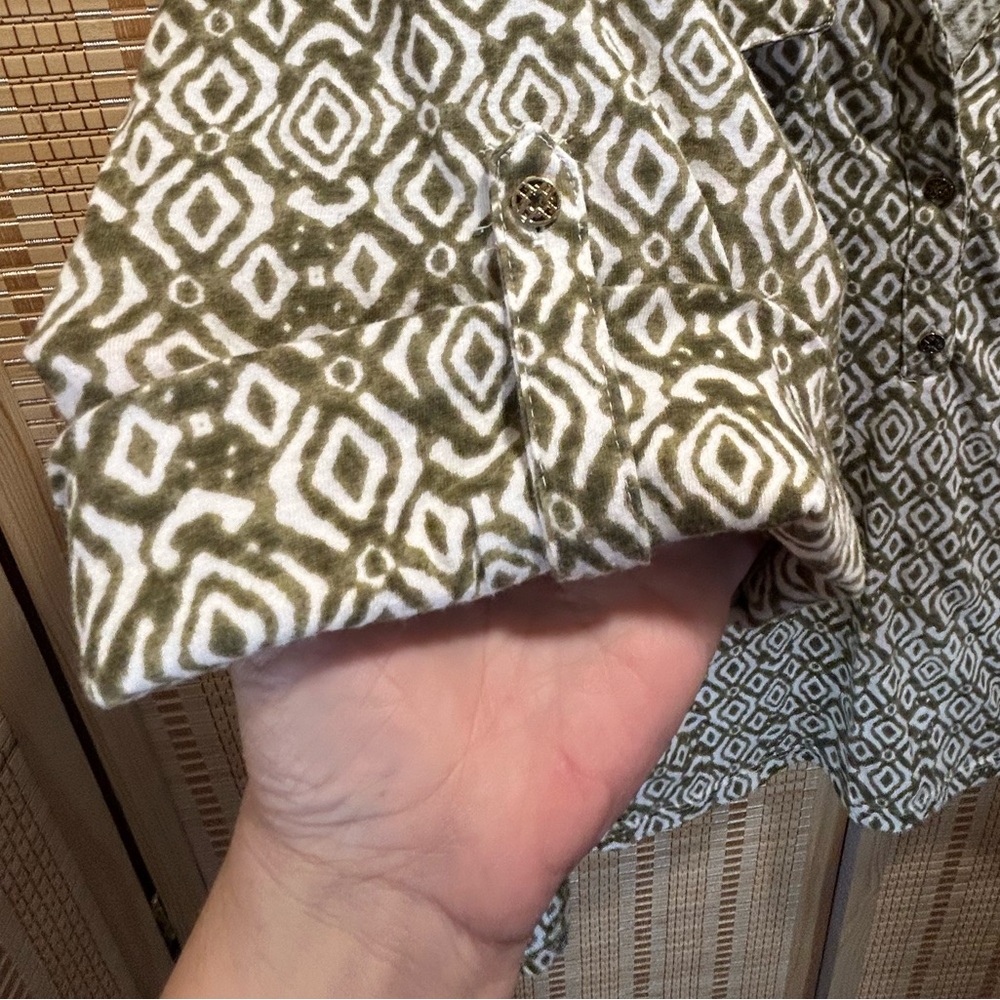 Geometric Pattern Blouse - Picture 8 of 11
